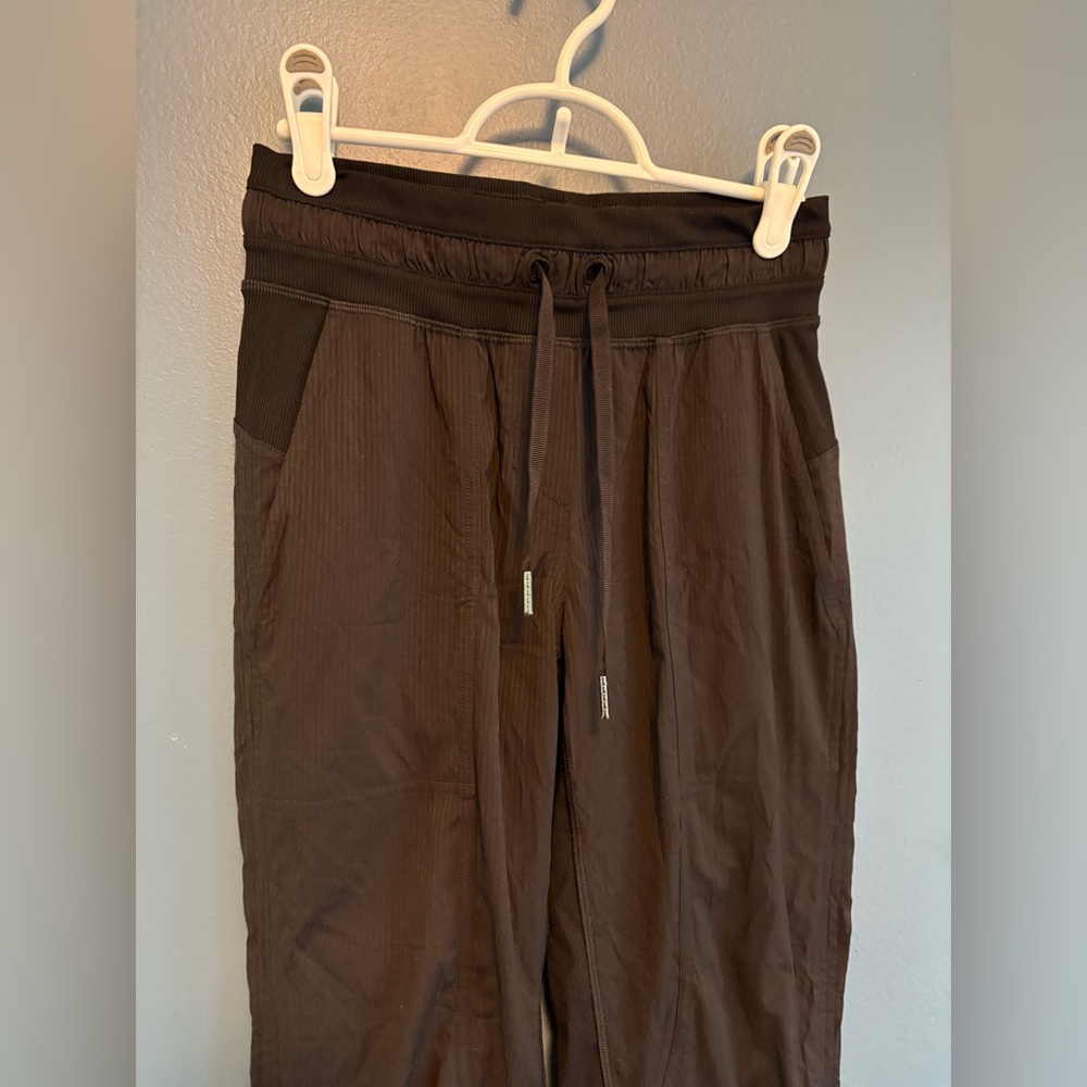 Lululemon Dance Studio Mid-Rise Crop 25" Size 2 - Picture 4 of 10